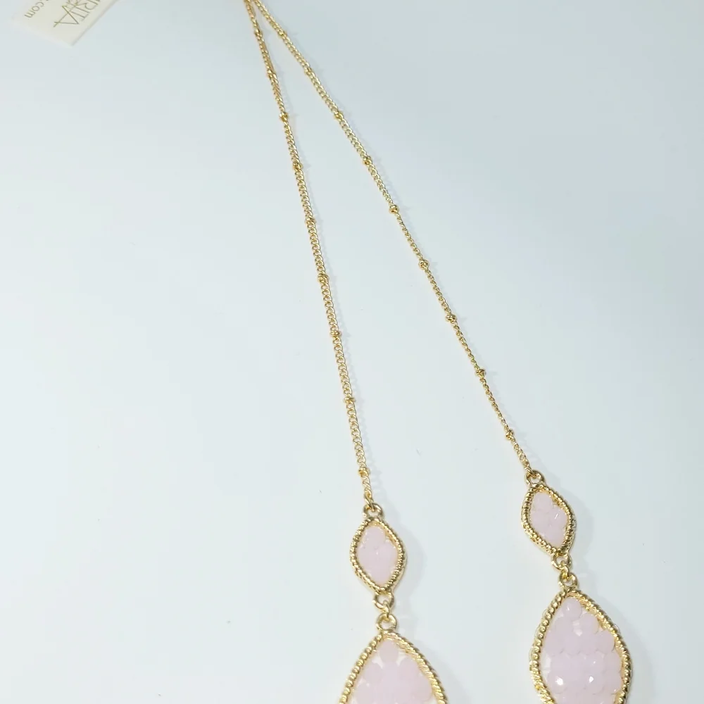 NWT-AMRITA SINGH-LIGHT PINK CRYSTALS AND GOLD NECKLACE - Picture 5 of 8
